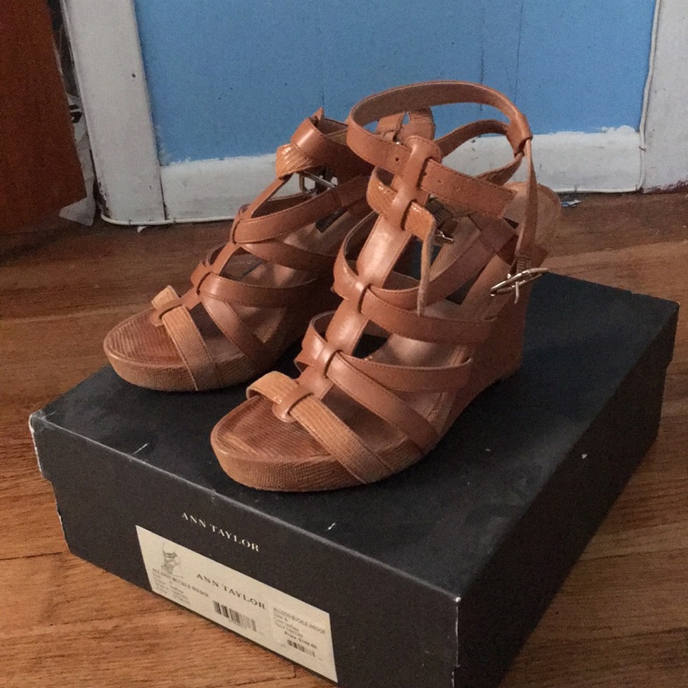 Ann Taylor tan strappy wedges